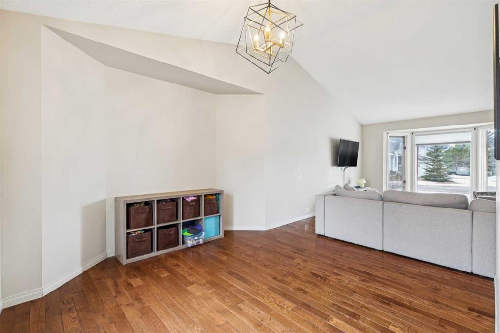 124 Woodmark Crescent Sw, Calgary, AB - Indoor Photo Showing Other Room