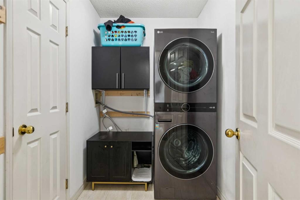 124 Woodmark Crescent Sw, Calgary, AB - Indoor Photo Showing Laundry Room