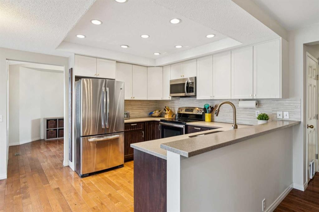 124 Woodmark Crescent Sw, Calgary, AB - Indoor Photo Showing Kitchen With Stainless Steel Kitchen With Upgraded Kitchen