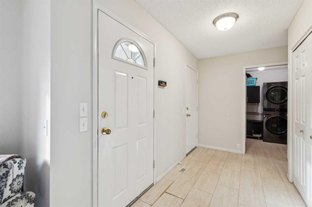 124 Woodmark Crescent Sw, Calgary, AB - Indoor Photo Showing Other Room