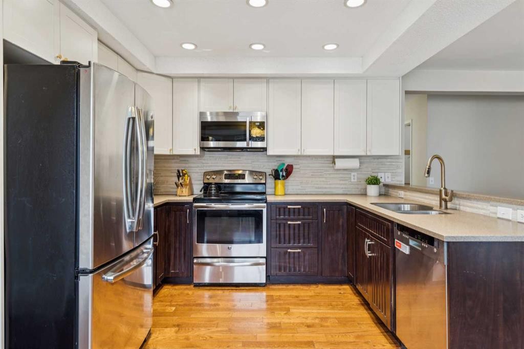 124 Woodmark Crescent Sw, Calgary, AB - Indoor Photo Showing Kitchen With Stainless Steel Kitchen With Double Sink With Upgraded Kitchen