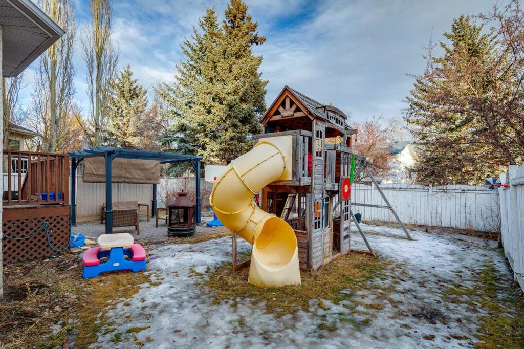 124 Woodmark Crescent Sw, Calgary, AB - Outdoor