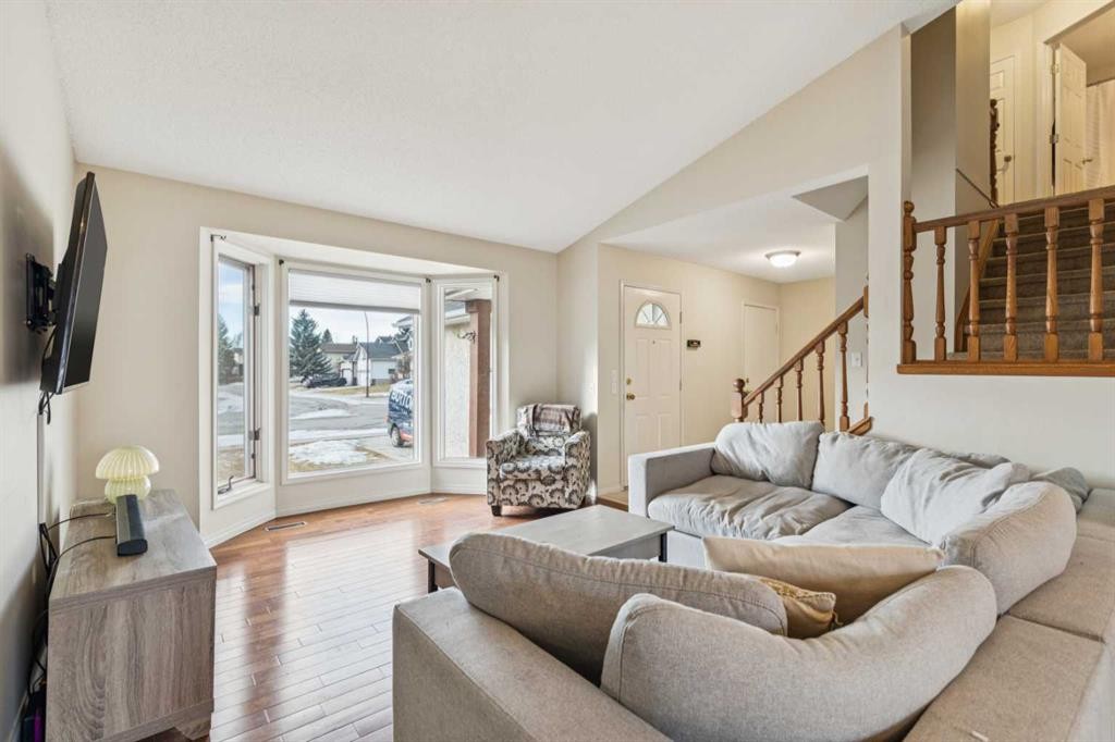 124 Woodmark Crescent Sw, Calgary, AB - Indoor Photo Showing Living Room