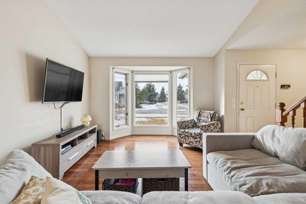 124 Woodmark Crescent Sw, Calgary, AB - Indoor Photo Showing Living Room