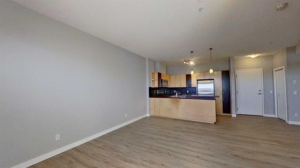 121-69 Springborough Court Sw, Calgary, AB - Indoor Photo Showing Kitchen