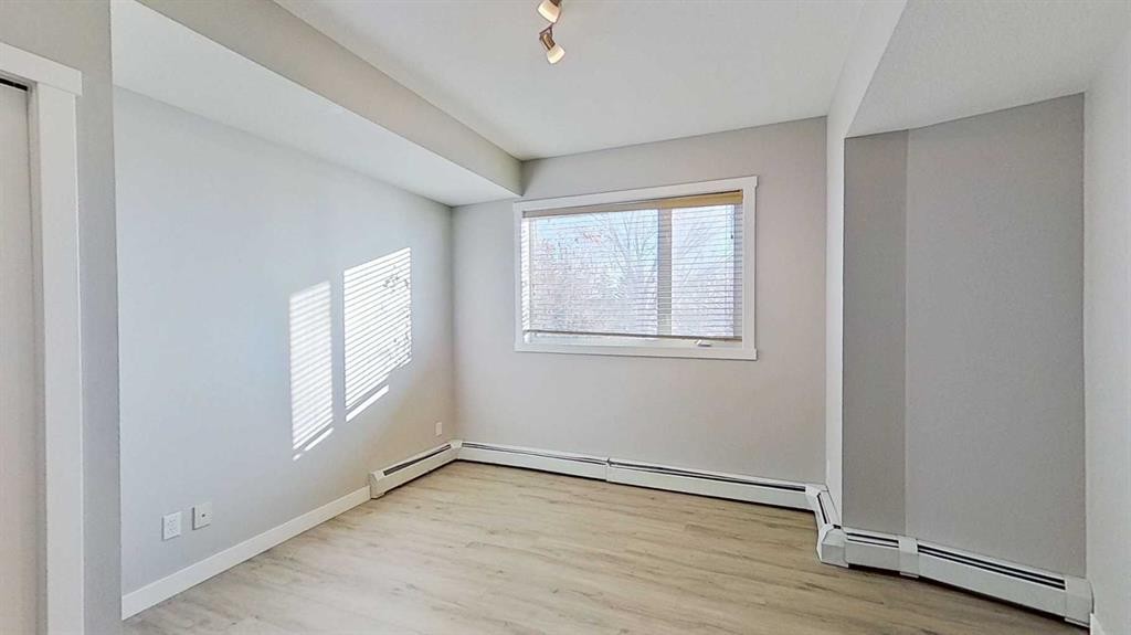 121-69 Springborough Court Sw, Calgary, AB - Indoor Photo Showing Other Room