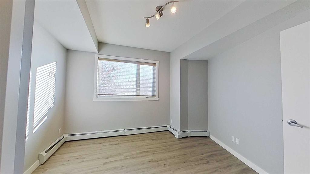 121-69 Springborough Court Sw, Calgary, AB - Indoor Photo Showing Other Room