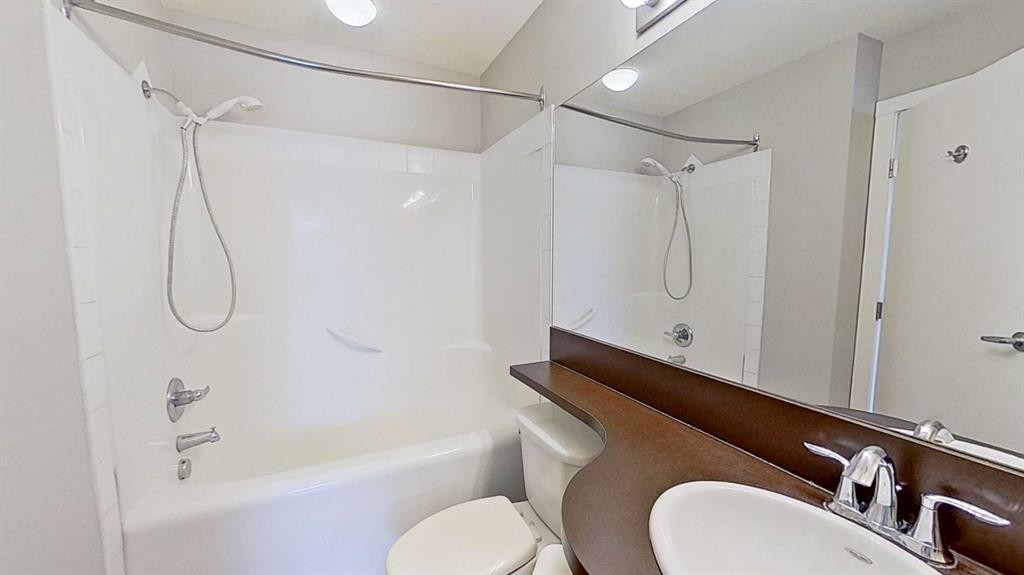 121-69 Springborough Court Sw, Calgary, AB - Indoor Photo Showing Bathroom