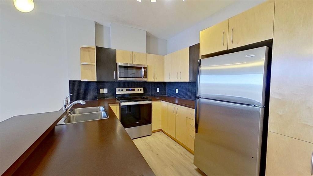 121-69 Springborough Court Sw, Calgary, AB - Indoor Photo Showing Kitchen With Stainless Steel Kitchen With Double Sink