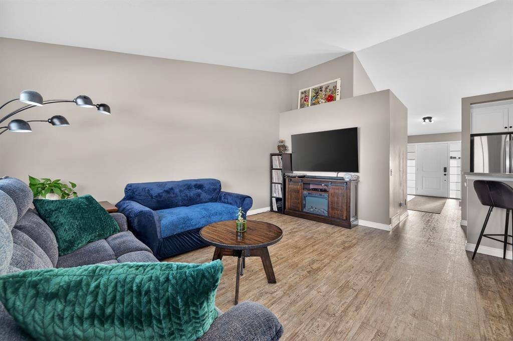 26 Mackenzie Way, Carstairs, AB - Indoor Photo Showing Living Room