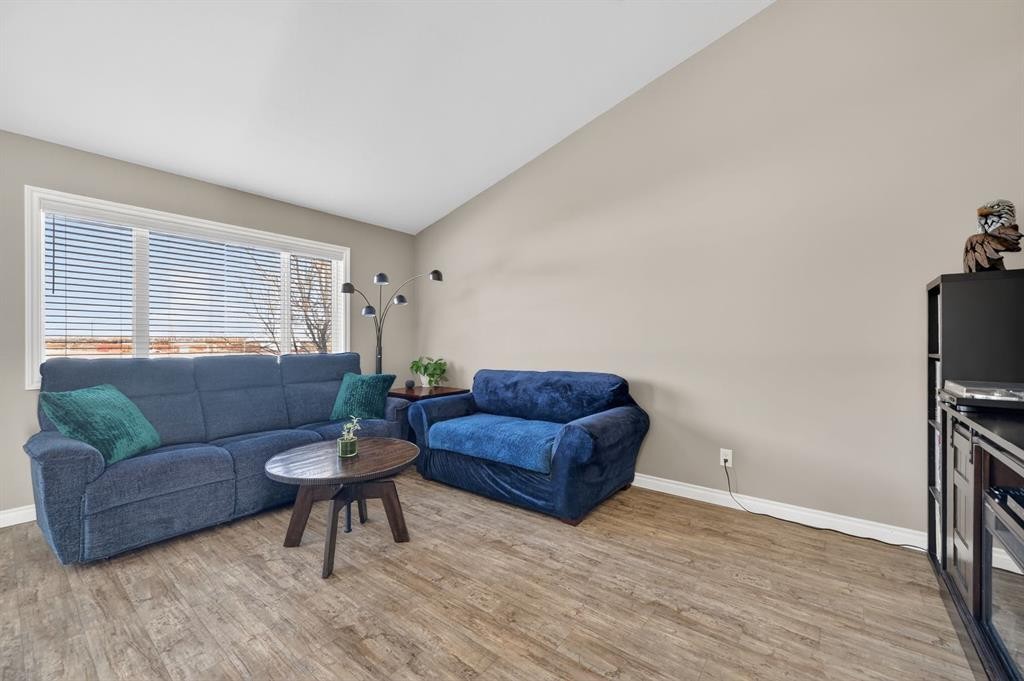 26 Mackenzie Way, Carstairs, AB - Indoor Photo Showing Living Room