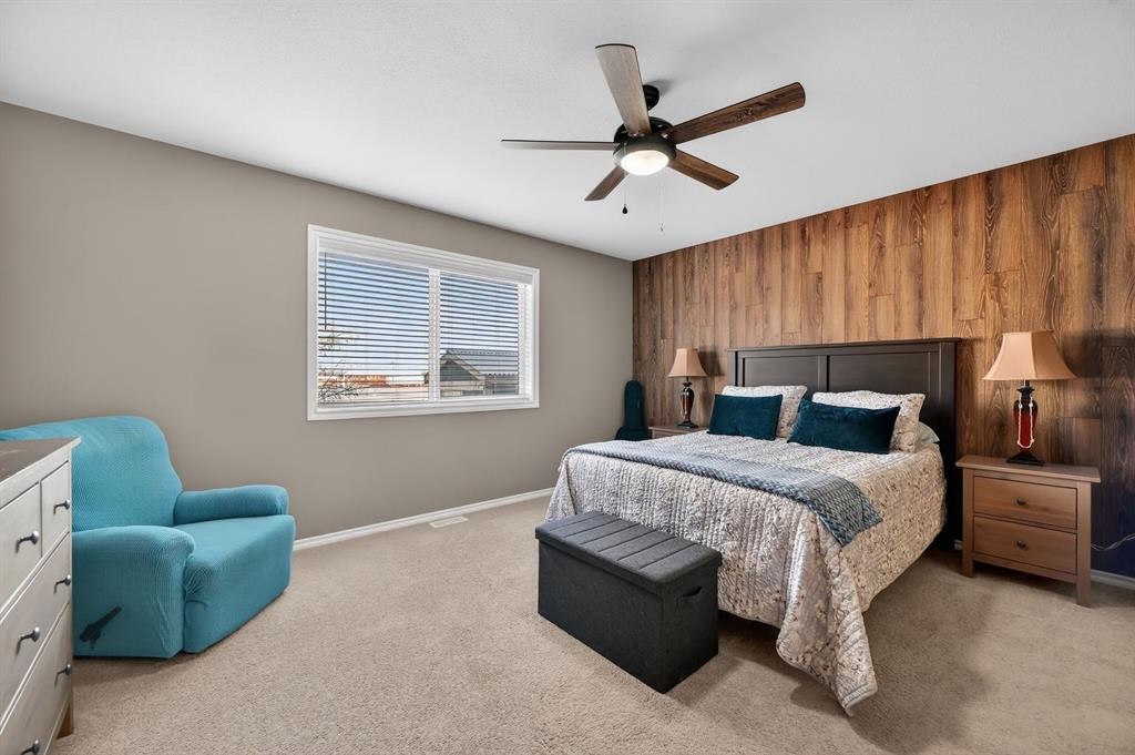 26 Mackenzie Way, Carstairs, AB - Indoor Photo Showing Bedroom