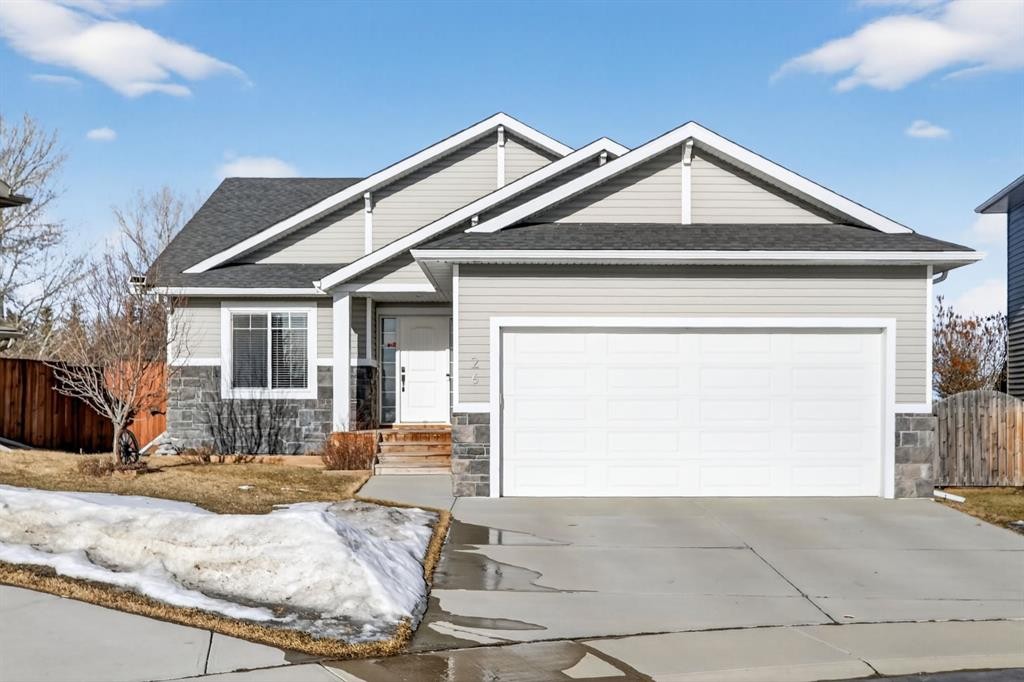 26 Mackenzie Way, Carstairs, AB - Outdoor With Facade