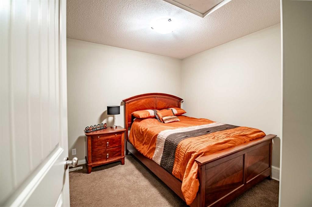 261 Jenner Crescent, Red Deer, AB