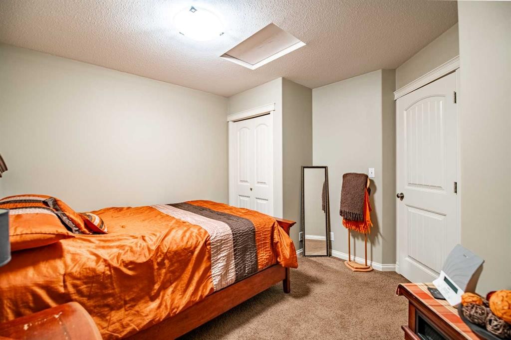 261 Jenner Crescent, Red Deer, AB