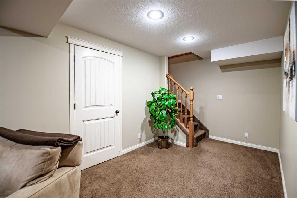 261 Jenner Crescent, Red Deer, AB