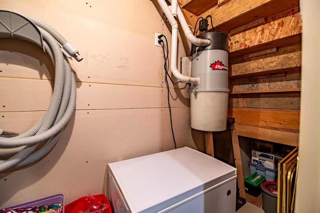 261 Jenner Crescent, Red Deer, AB