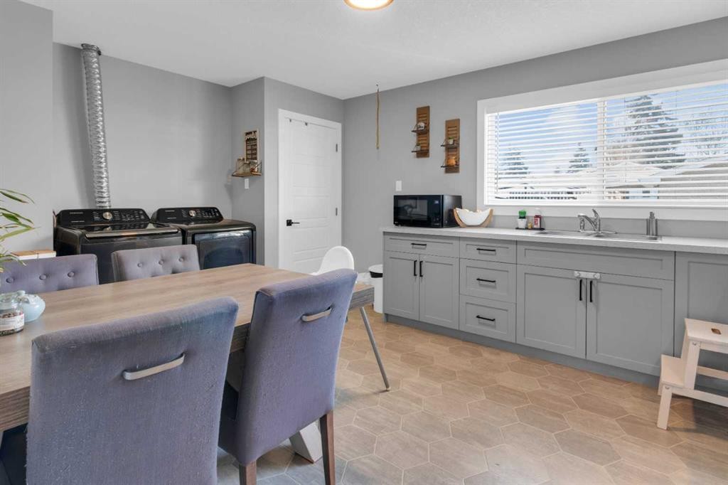 2231 39 Street Se, Calgary, AB - Indoor