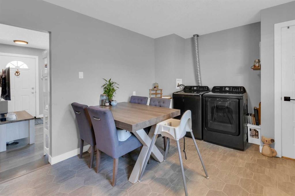 2231 39 Street Se, Calgary, AB - Indoor Photo Showing Laundry Room