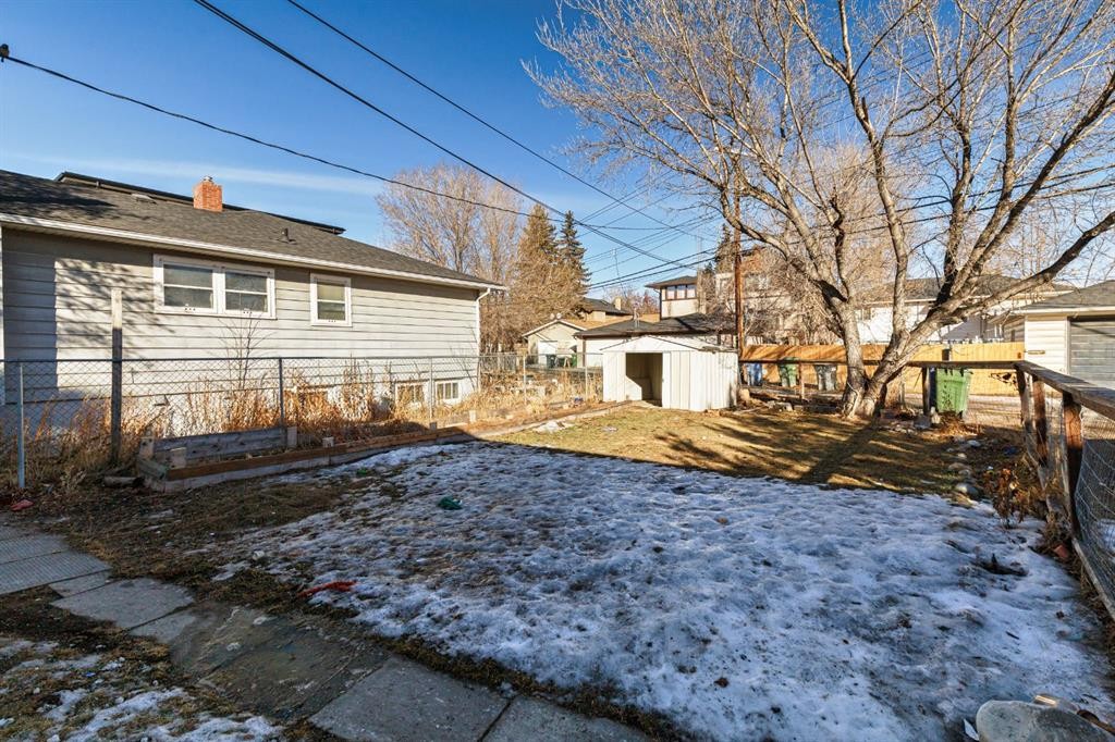 2820 Parkdale Boulevard Nw, Calgary, AB - Outdoor