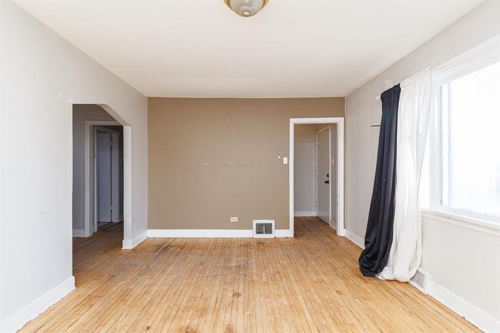 2820 Parkdale Boulevard Nw, Calgary, AB - Indoor Photo Showing Other Room