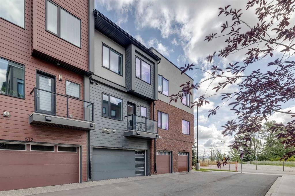 614 Greenbriar Common Nw, Calgary, AB - Outdoor