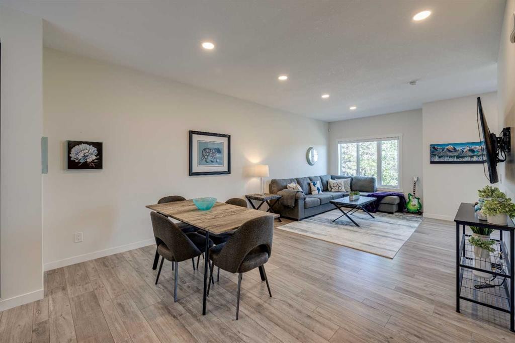 614 Greenbriar Common Nw, Calgary, AB - Indoor Photo Showing Dining Room