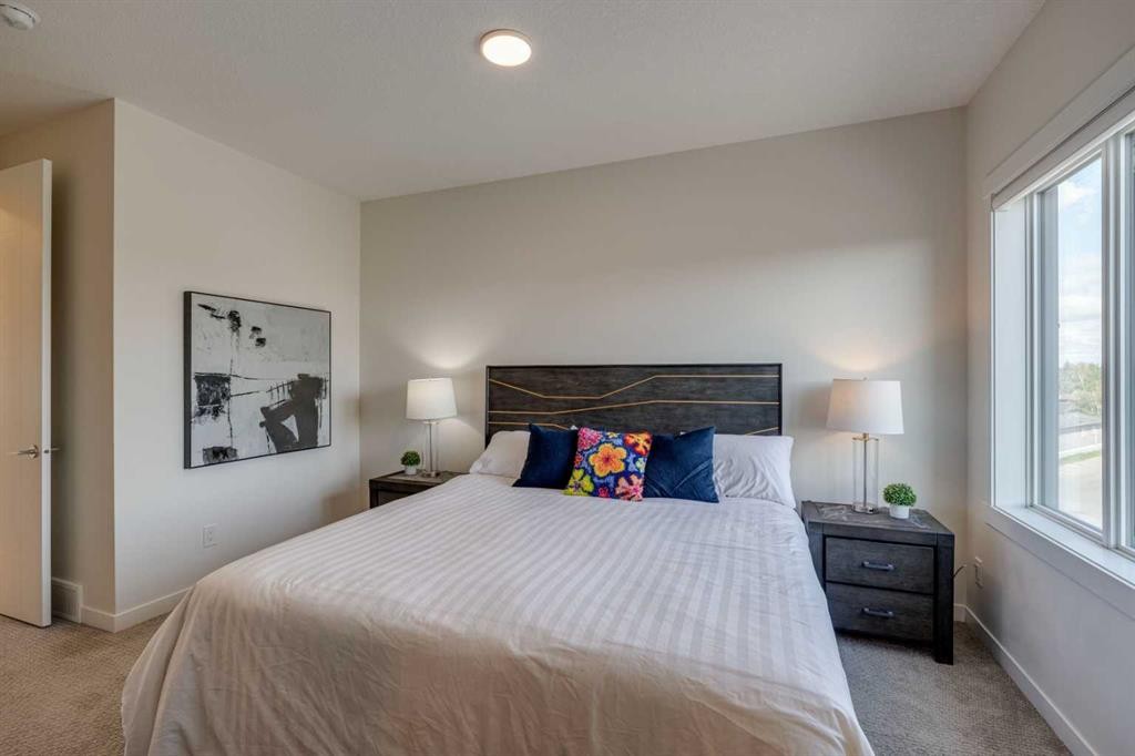 614 Greenbriar Common Nw, Calgary, AB - Indoor Photo Showing Bedroom