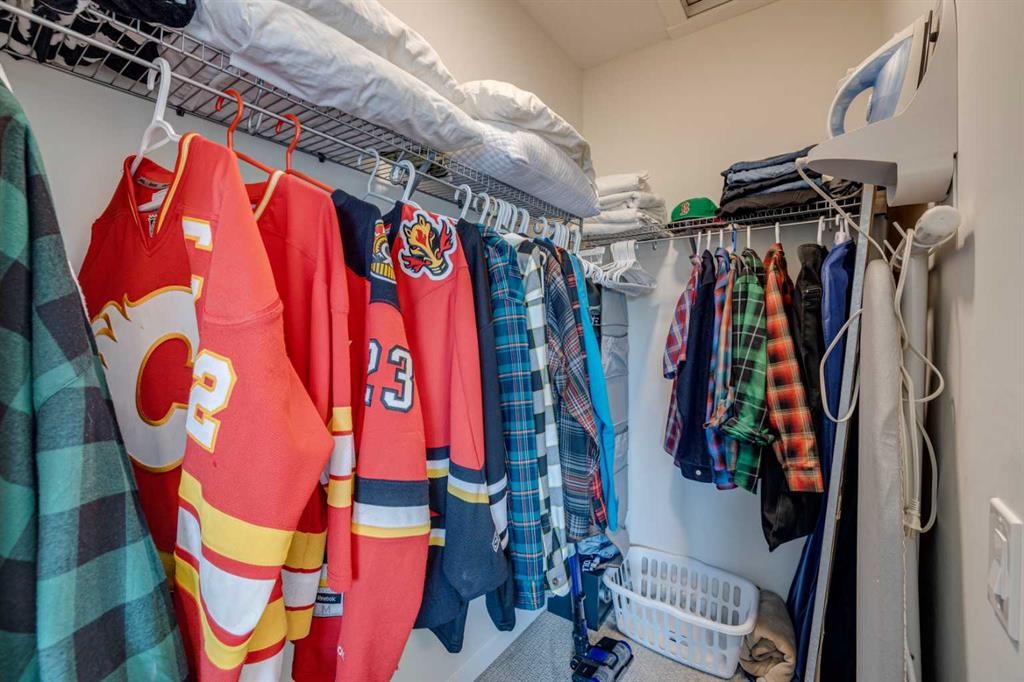 614 Greenbriar Common Nw, Calgary, AB - Indoor With Storage