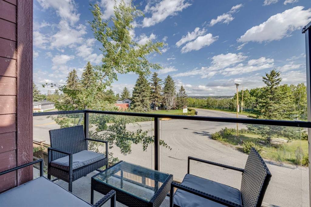 614 Greenbriar Common Nw, Calgary, AB - Outdoor With View