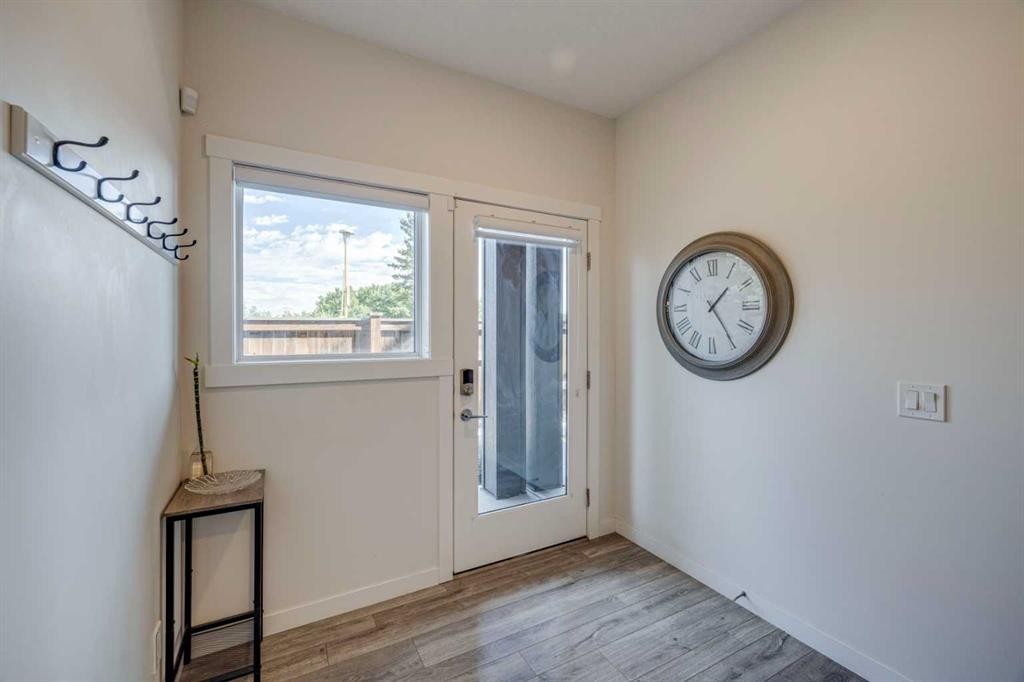 614 Greenbriar Common Nw, Calgary, AB - Indoor Photo Showing Other Room