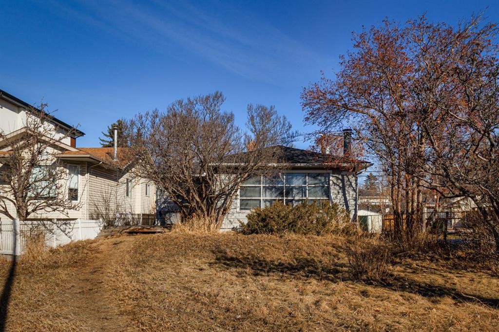 2824 Parkdale Boulevard Nw, Calgary, AB - Outdoor