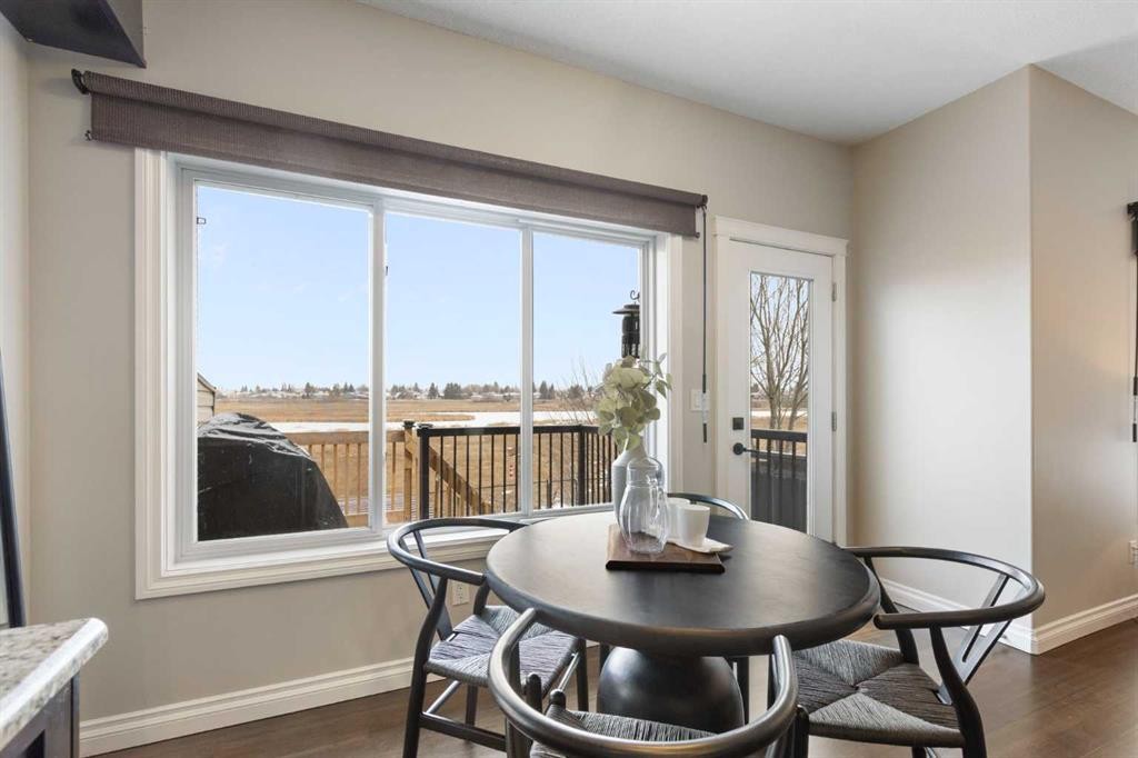 100 Lakeside View, Strathmore, AB - Indoor Photo Showing Dining Room