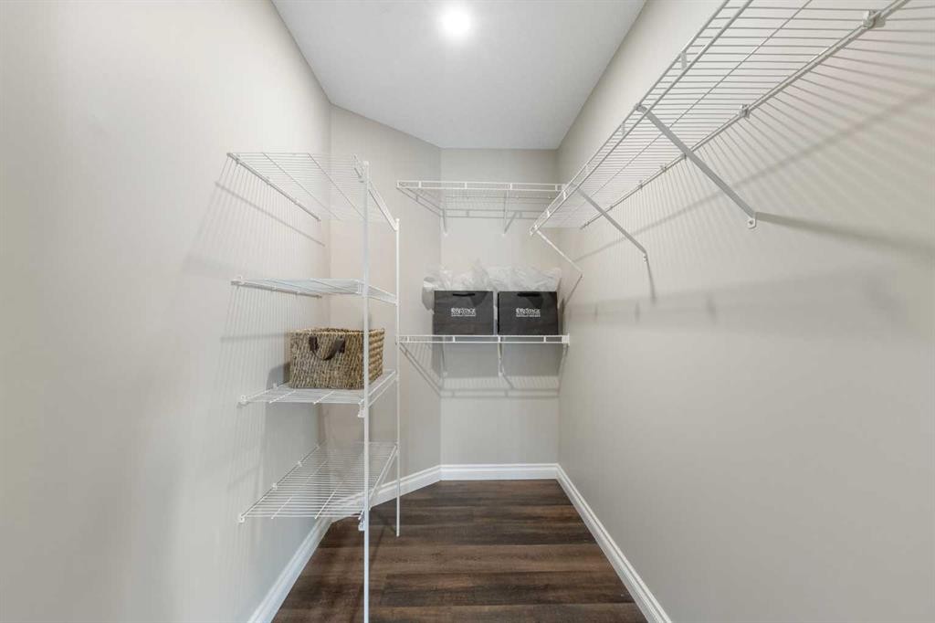 100 Lakeside View, Strathmore, AB - Indoor Photo Showing Other Room