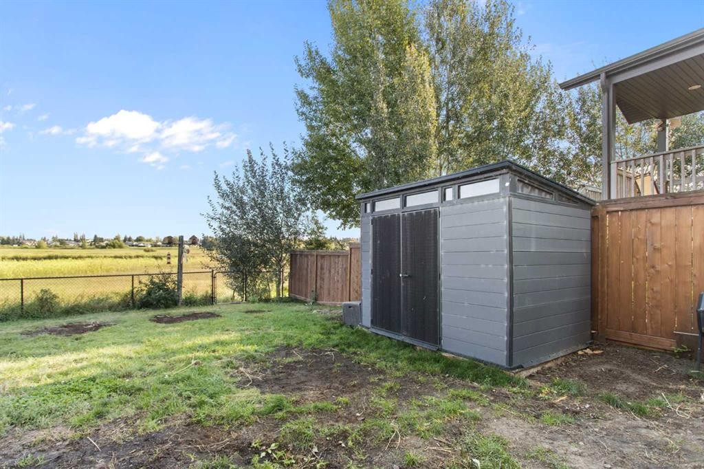 100 Lakeside View, Strathmore, AB - Outdoor