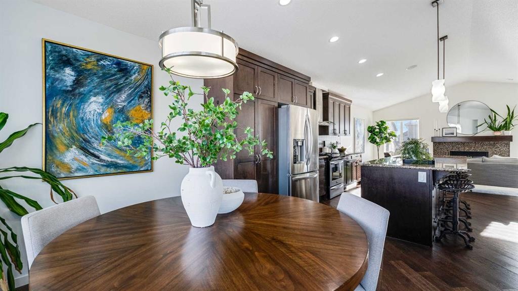 389 Cranberry Circle Se, Calgary, AB - Indoor Photo Showing Dining Room