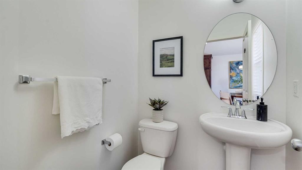 389 Cranberry Circle Se, Calgary, AB - Indoor Photo Showing Bathroom