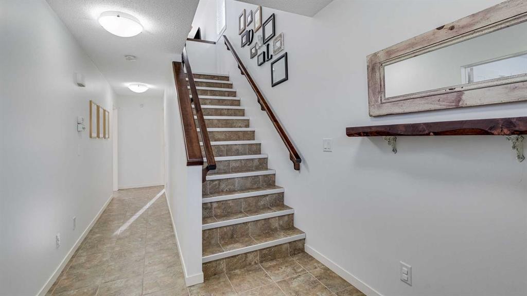 389 Cranberry Circle Se, Calgary, AB - Indoor Photo Showing Other Room
