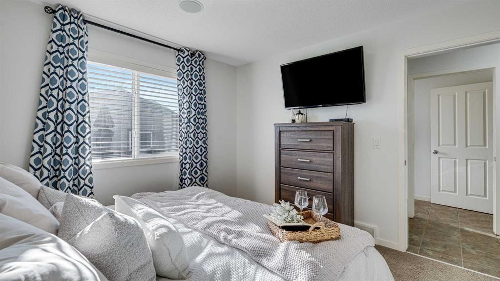389 Cranberry Circle Se, Calgary, AB - Indoor Photo Showing Bedroom
