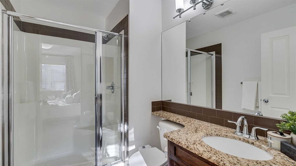 389 Cranberry Circle Se, Calgary, AB - Indoor Photo Showing Bathroom