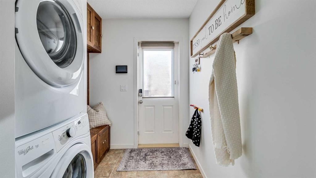 389 Cranberry Circle Se, Calgary, AB - Indoor Photo Showing Laundry Room