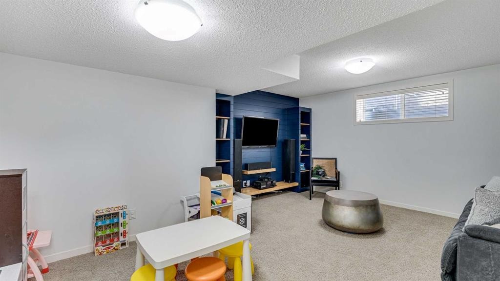 389 Cranberry Circle Se, Calgary, AB - Indoor