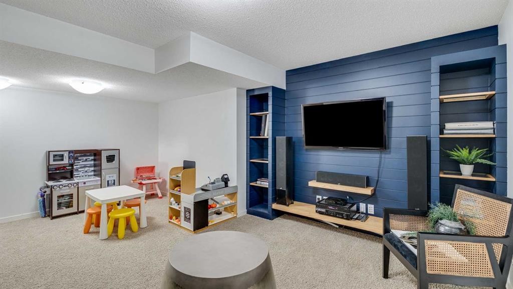 389 Cranberry Circle Se, Calgary, AB - Indoor