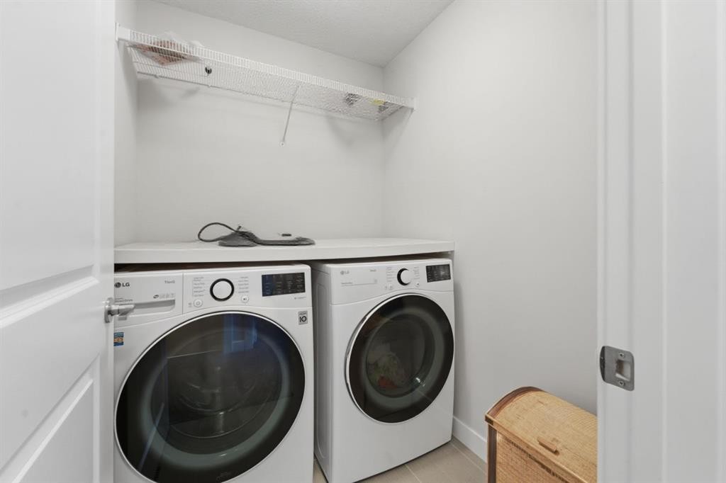 115 Bayview Circle, Airdrie, AB - Indoor Photo Showing Laundry Room