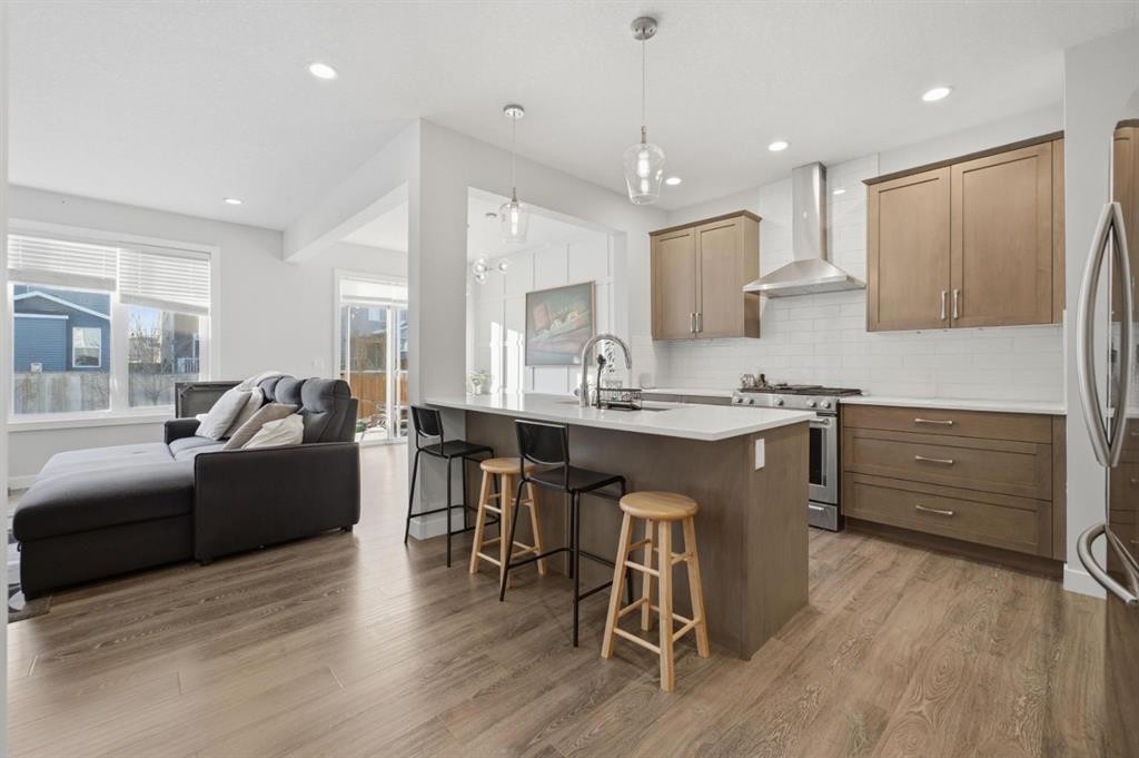 115 Bayview Circle, Airdrie, AB - Indoor Photo Showing Kitchen With Upgraded Kitchen