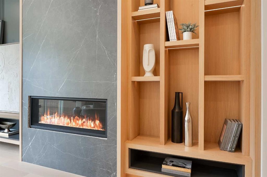 1807 Broadview Road Nw, Calgary, AB - Indoor With Fireplace