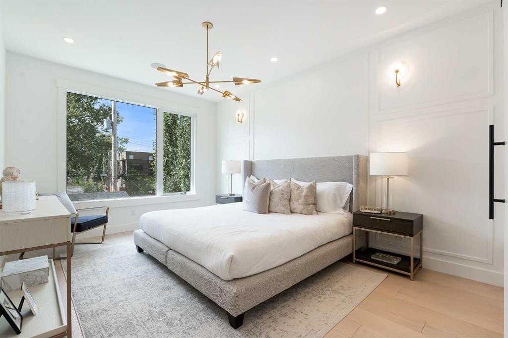 1807 Broadview Road Nw, Calgary, AB - Indoor Photo Showing Bedroom