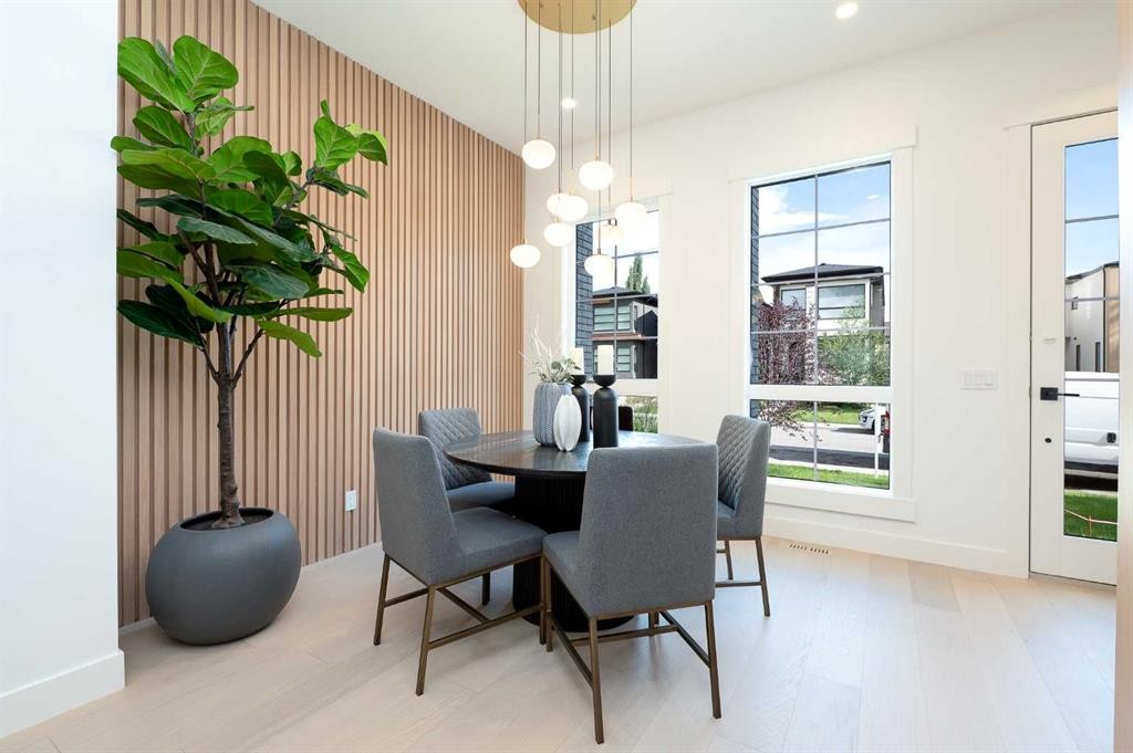 1807 Broadview Road Nw, Calgary, AB - Indoor Photo Showing Dining Room