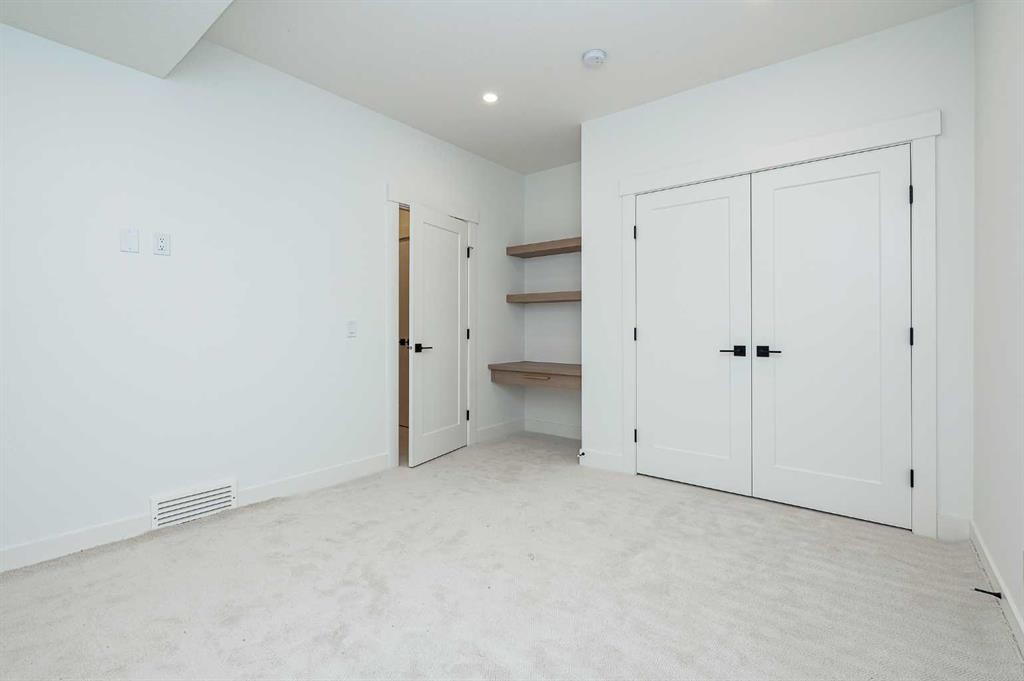 1807 Broadview Road Nw, Calgary, AB - Indoor Photo Showing Other Room