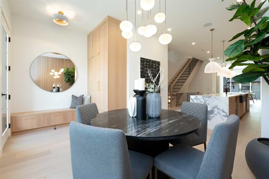 1807 Broadview Road Nw, Calgary, AB - Indoor Photo Showing Dining Room